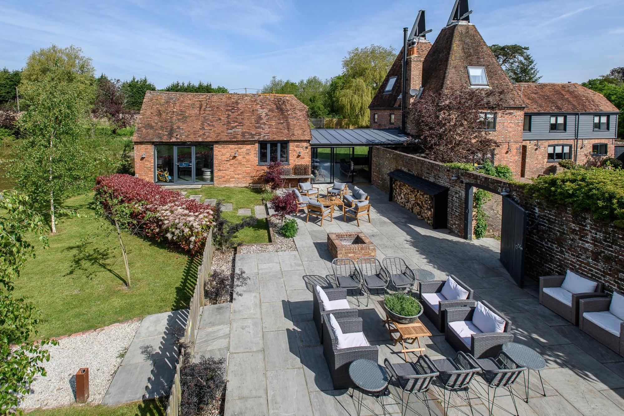 Vineyard Oast Sleeps 25 Villa Wavehorne Eksteriør bilde